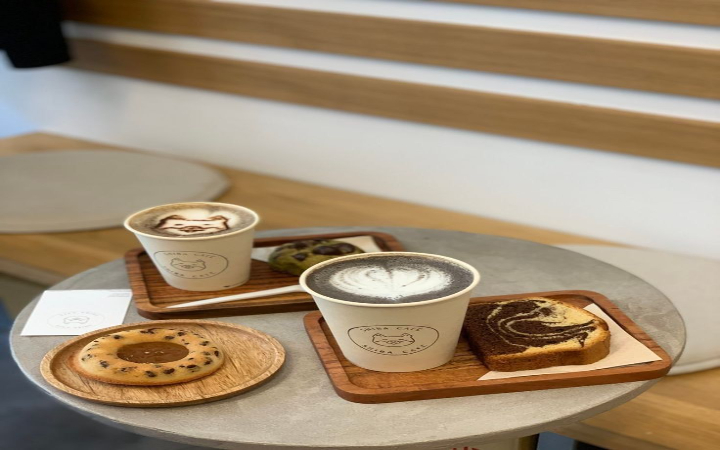 Anak-anak muda Tulungagung sekarang lebih berminat mengujungi kafe dan tempat nongkrong dengan gaya aesthetic dan elegan.