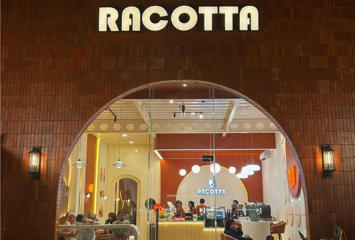 Racotta Cafe tetap jadi pilihan utama buat kamu yang cari tempat nyaman, estetik, dan selalu ramai di Tulungagung.
