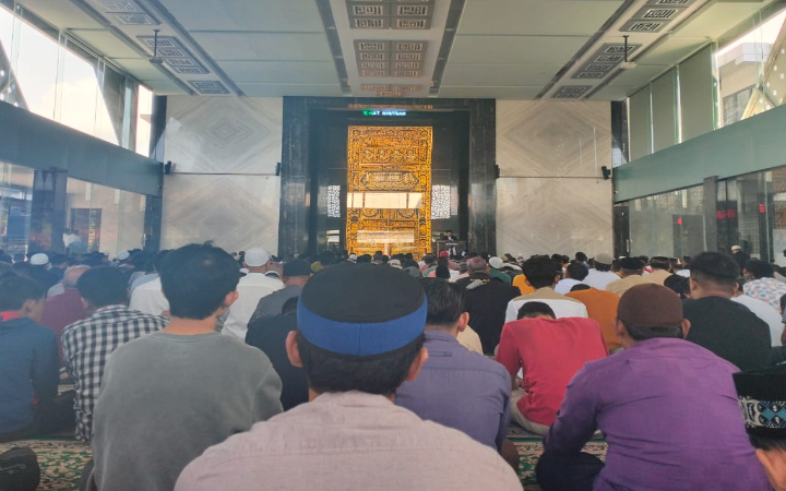 Bulan Dzulhijjah memiliki keutamaan dan peristiwa penting terjadi di dalamnya. Itu merupakan tema dalam khutbah Jumat, di Masjid Al Fattah Tulungagung, Jumat (30/5/2025).