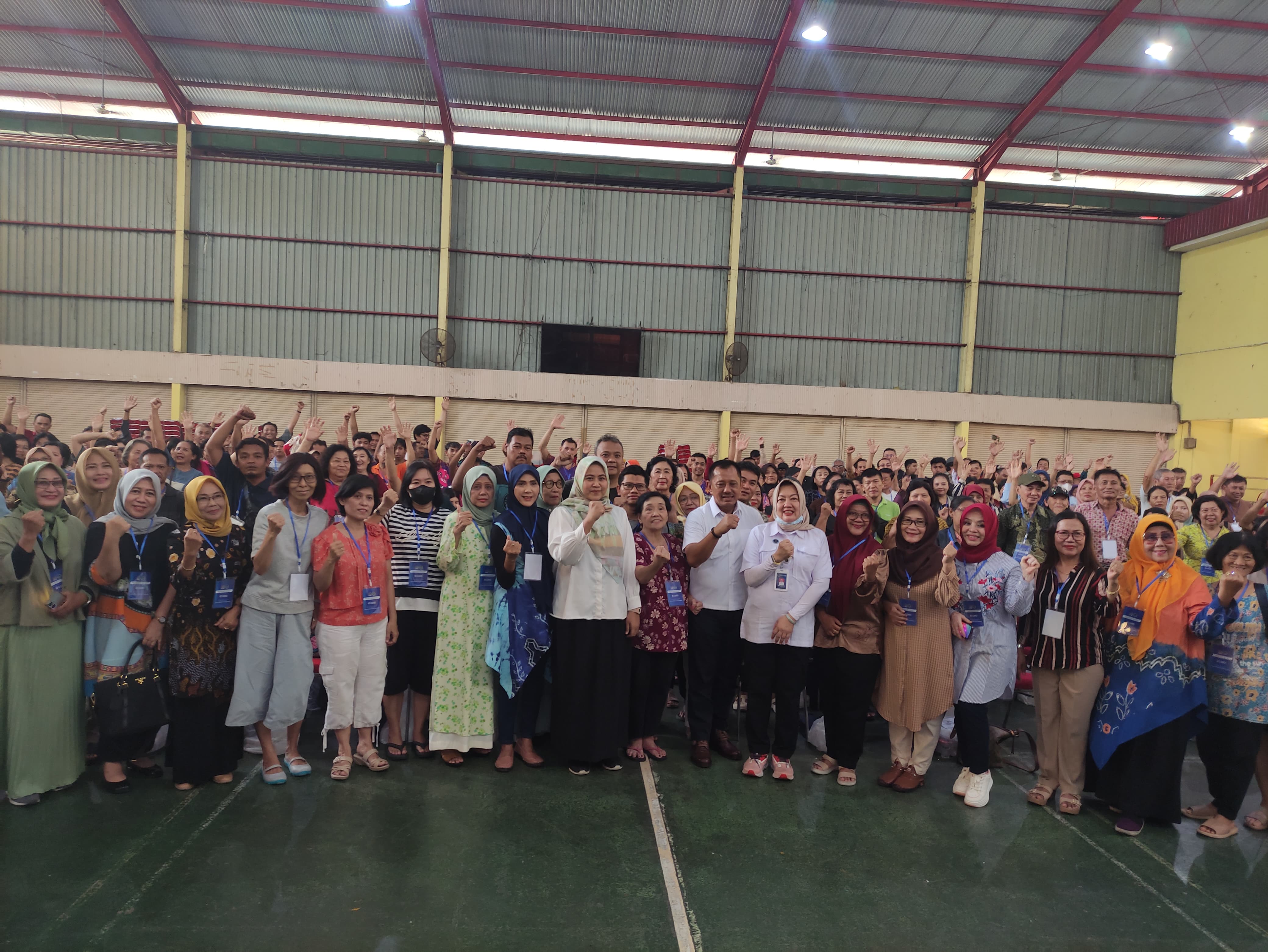 Anggota DPR RI Komisi IX Heru Tjahjono, menggelar sosialisasi Program Makan Bergizi Gratis (MBG) di salah satu gedung Kelenteng Tulungagung, Senin (1/6) siang.