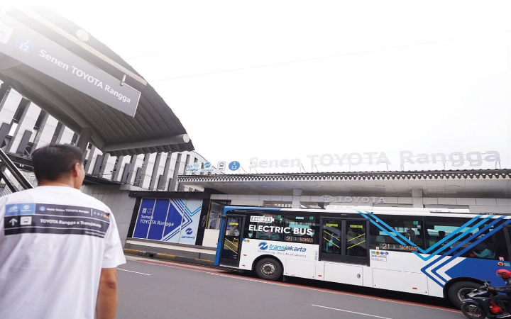 Pemerintah Indonesia terus memperluas penggunaan bus listrik sebagai moda transportasi umum di berbagai kota besar,  salah satunya TransJakarta.