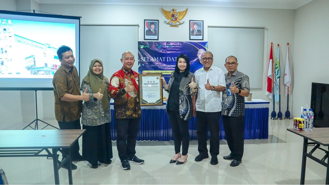 Kunjungan kerja Direktur Teknologi dan Informasi BPJS Kesehatan ke RS Putra Waspada Tulungagung.