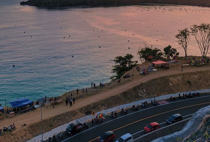 Temukan 6 destinasi wisata paling viral di Jalur Lintas Selatan (JLS) Tulungagung tahun 2025! Mulai dari Sine View hingga Pantai Kedung Tumpang, semuanya fotogenik dan wajib dikunjungi!