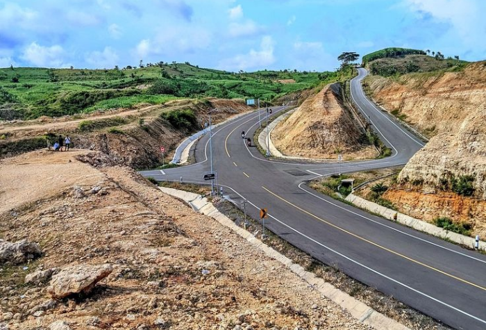 Temukan 6 destinasi wisata paling viral di Jalur Lintas Selatan (JLS) Tulungagung tahun 2025! Mulai dari Sine View hingga Pantai Kedung Tumpang, semuanya fotogenik dan wajib dikunjungi!