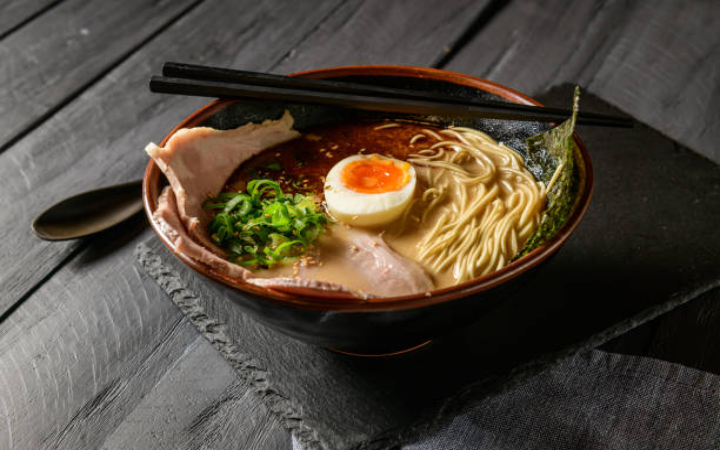 Ramen kini mudah ditemukan di Kediri dengan ragam menu yang menggugah selera.
