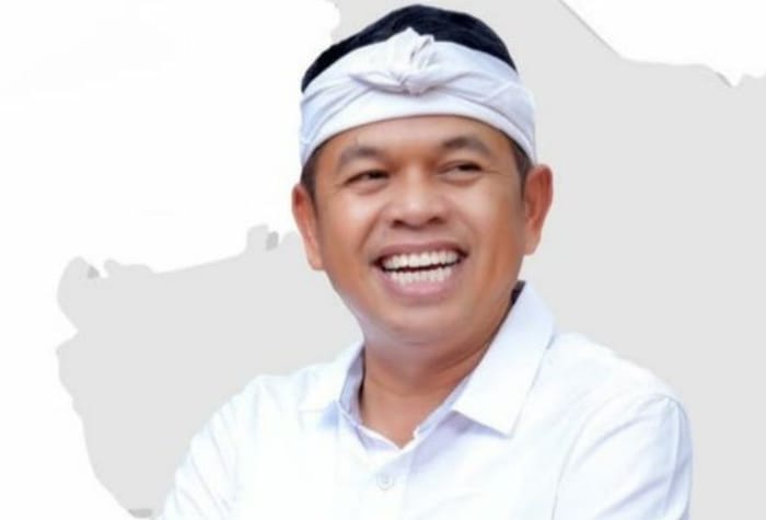 Gubernur Jawa Barat, Dedi Mulyadi, kembali menjadi sorotan publik usai mengumumkan rencana kebijakan pendidikan baru.