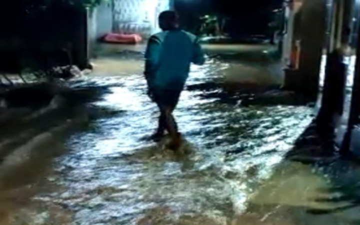 Desa Tanggulturus, Kecamatan Besuki, Kabupaten Tulungagung,  diterjang banjir, pada Rabu (4/6/2025)  akibat kiriman air dari Trenggalek.