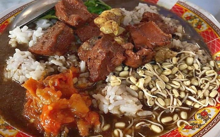Tulungagung juga menyuguhkan berbagai pilihan tempat makan enak malam hari yang wajib dicoba.