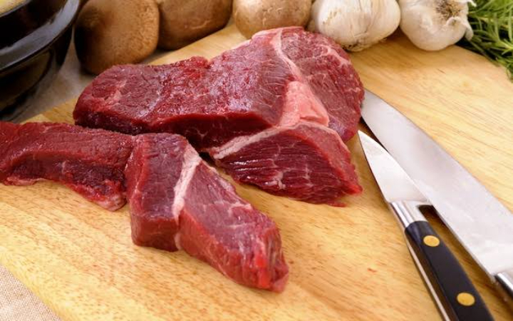 Masyarakat Tulungagung diimbau untuk mulai waspada terhadap potensi dampak kesehatan akibat konsumsi daging berlebihan.