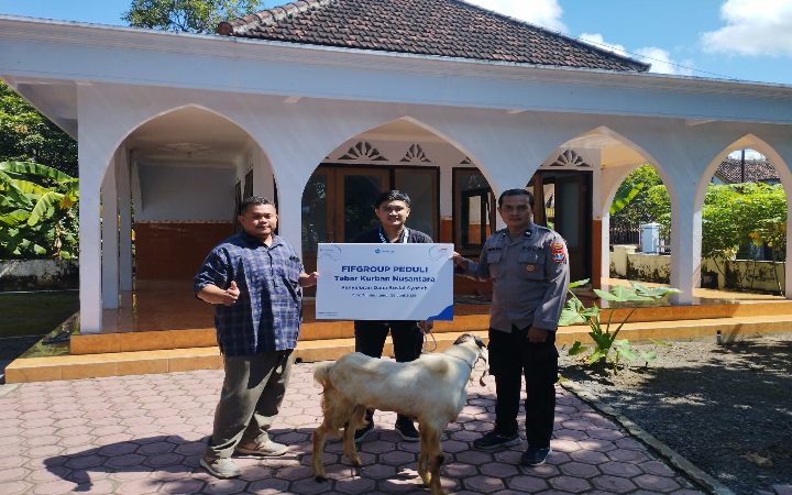 Penyerahan hewan kurban dari FIFGROUP Cabang Tulungagung di Mushola Nurul Huda di Ds. Karangtalun Kalidawir