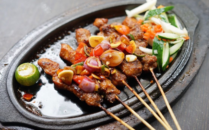 Salah satu sajian istimewa yang cocok dihidangkan saat Idul Adha adalah sate maranggi, kuliner khas Purwakarta, Jawa Barat.