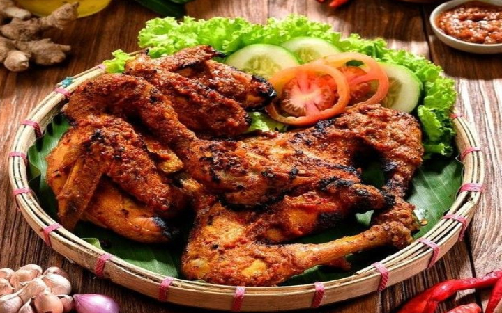 Dinamika dunia kuliner Tulungagung saat ini mendorong beberapa restoran dan warung makan di daerah ini terus mengikuti perkembangan zaman.