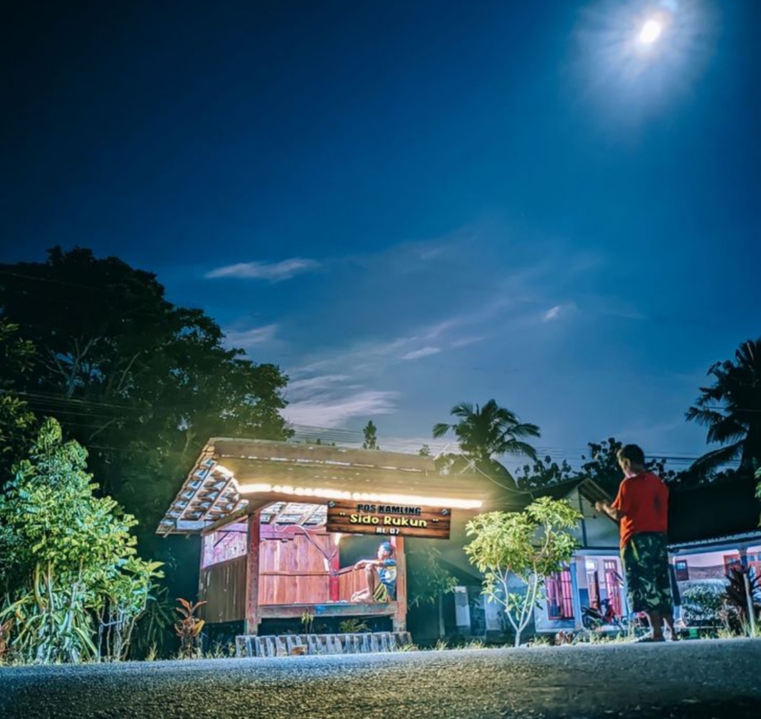 Di antara gegap gempita wisata alam dan kuliner Tulungagung, ada sederet tempat yang mungkin tak akan masuk daftar rekomendasi Google atau Instagram.