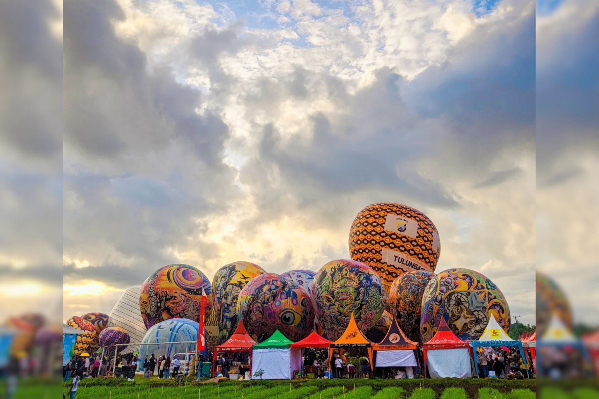 Puluhan balon pada kegiatan Bhayangkara Tulungagung Balloon Festival 2025 berhasil menyita ribuan penonton.