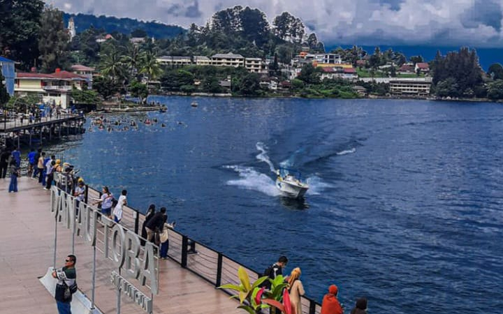 Danau Toba, di Medan, Sumatera Utara,   tidak hanya keindahan alam, juga menyediakan berbagai aktivitas seru untuk para pengunjung.