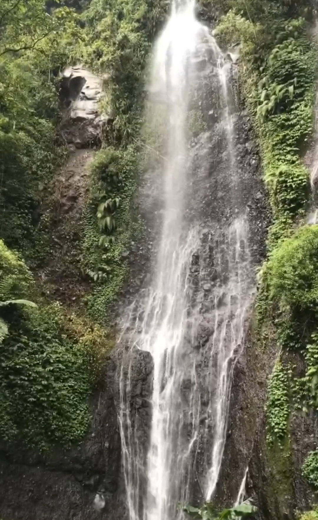 Tempat feed Instagram belum diketahui salah satunya di air terjun jurang senggani