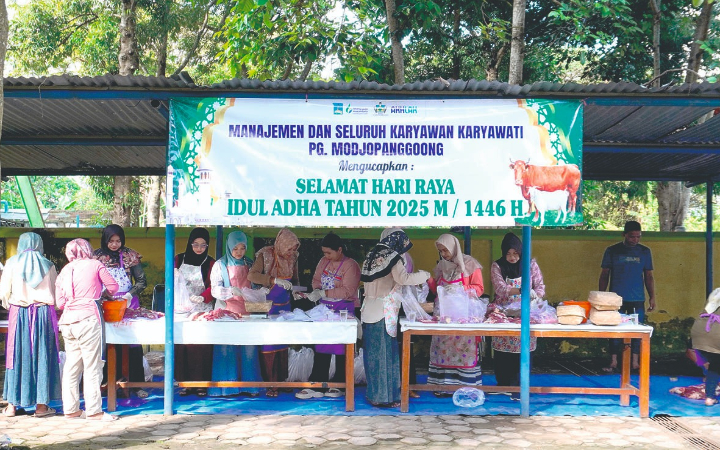 PG Modjopanggoong Tulungagung dengan penuh syukur dan semangat kebersamaan menyembelih 4 ekor sapi dan 3 ekor kambing. Daging kurban dibagikan ke masyarakat sekitar.