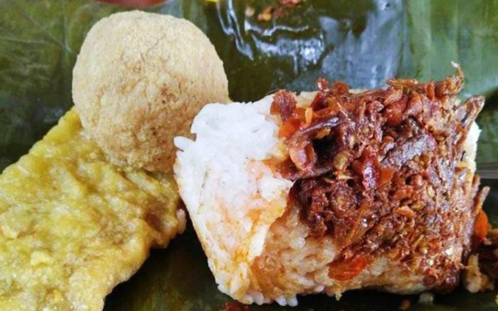 Jika kamu sedang merencanakan liburan ke Trenggalek, jangan lewatkan mencicipi deretan makanan enak, termasuk nasi gegok.