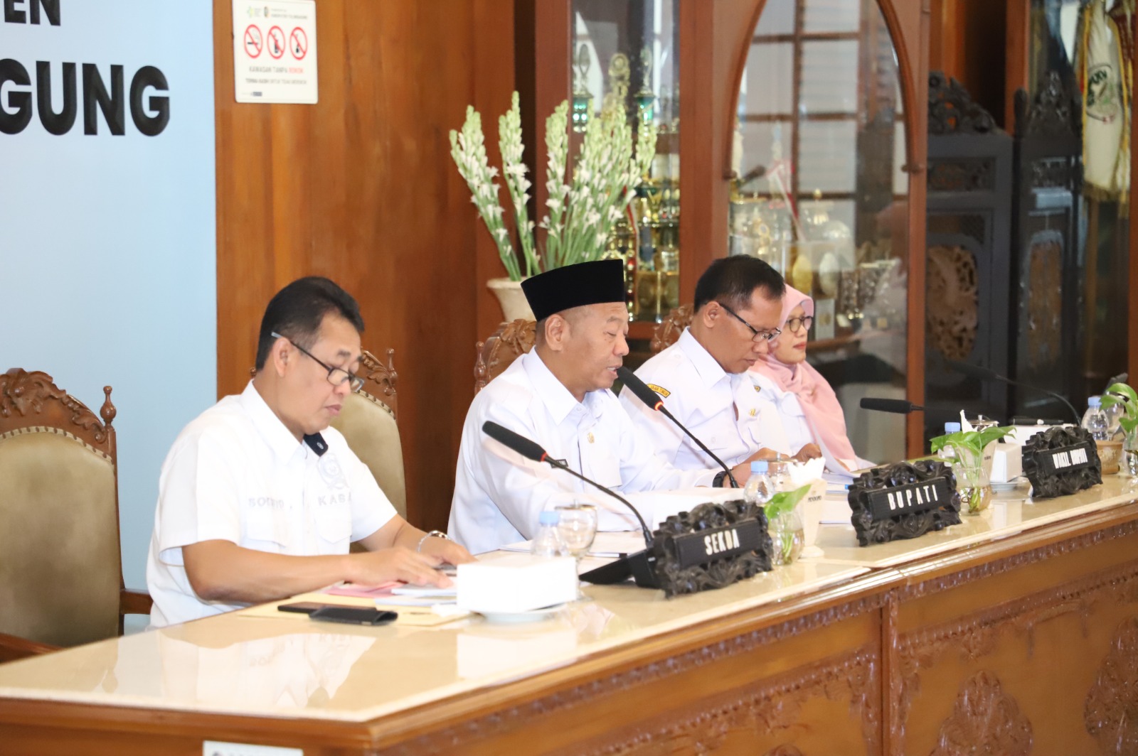 Bupati Tulungagung Gatut Sunu Wibowo (dua dari kiri) menyampaikan paparan dalam agenda yang digelar di Pendapa Kongas Arum Kusumaningbangsa pada Rabu (11/6/2025).