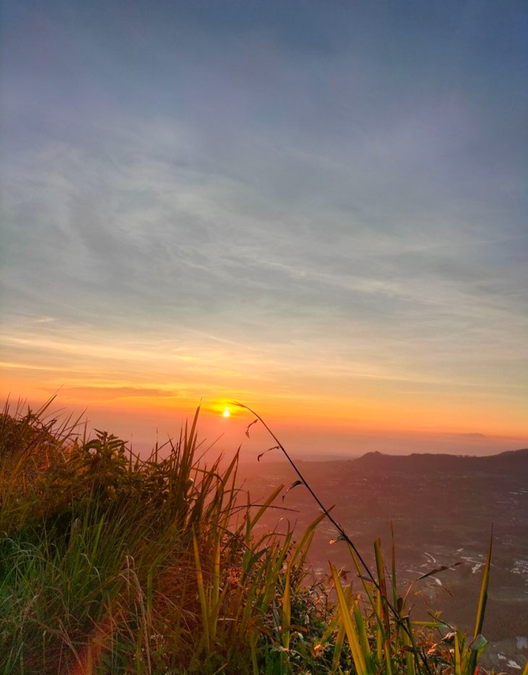 Kalau kamu juga suka bangun pagi demi menyapa matahari pertama, ada beberapa  beberapa tempat favorit berburu sunrise di Tulungagung!