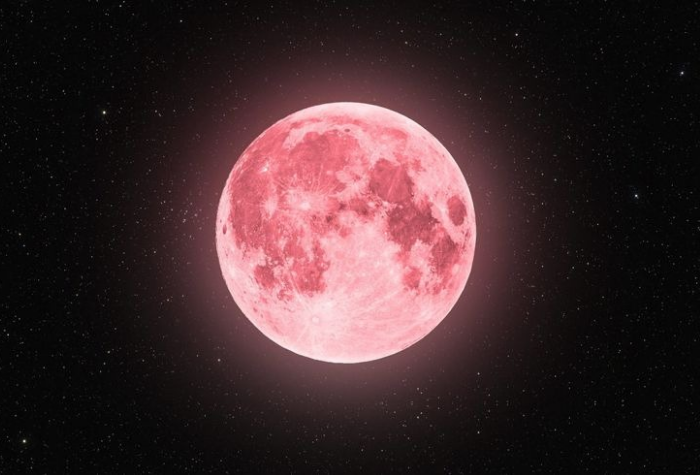 Fenomena strawberry moon yang terjadi pada 11 Juni 2025 ada penyebabnya dan asal usul  penamaan.