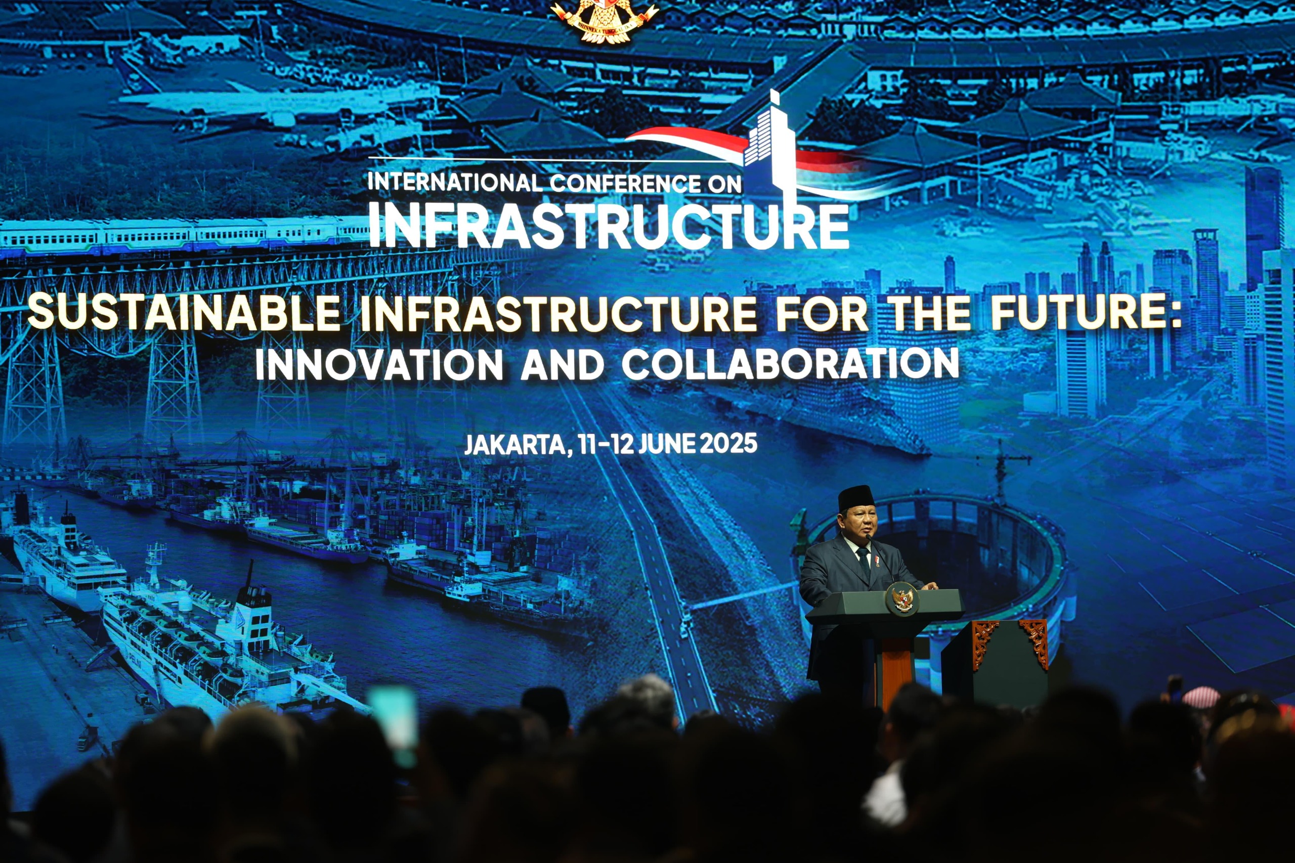 Presiden Prabowo saat menyampaikan pidato penutupan Konferensi Internasional Infrastruktur 2025 di Jakarta Convention Center (JCC), Senayan, Jakarta, Kamis (12/6/2025).