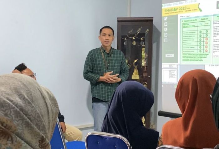 Perwakilan BSI KC Tulungagung saat memberikan materi pada pelatihan optimalisasi marketplace