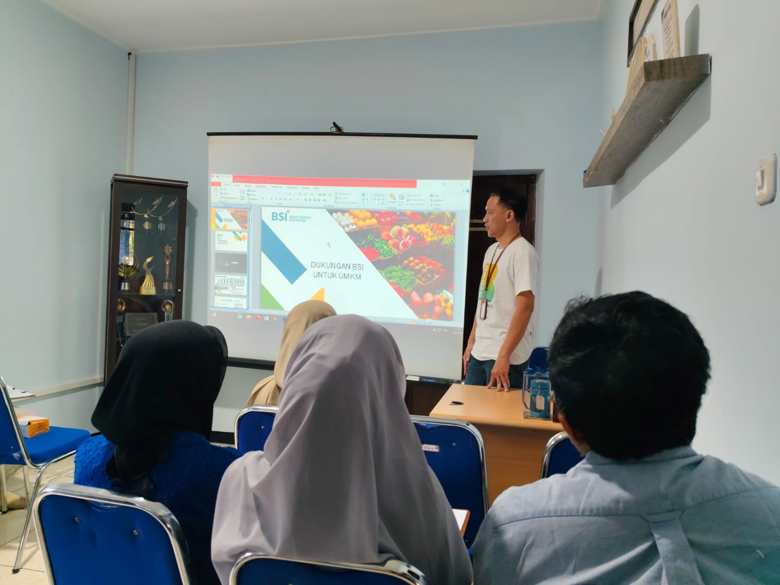 Pelatihan Optimalisasi Marketplace untuk UMKM diselenggarakan secara gratis oleh Jawa Pos Radar Tulungagung bekerja sama dengan BSI KC Tulungagung, Jumat (13/6/2025).