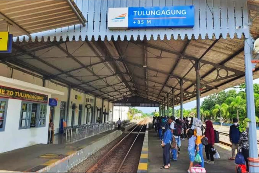 Tulungagung hanya dilalui satu jalur kereta api.