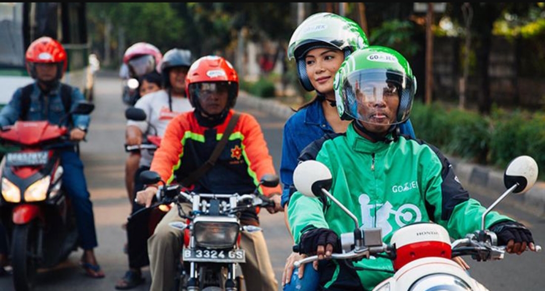 Ojek  online di Tulungagung memberi kenyamanan kepada penumpang agar lancar di perjalanan.