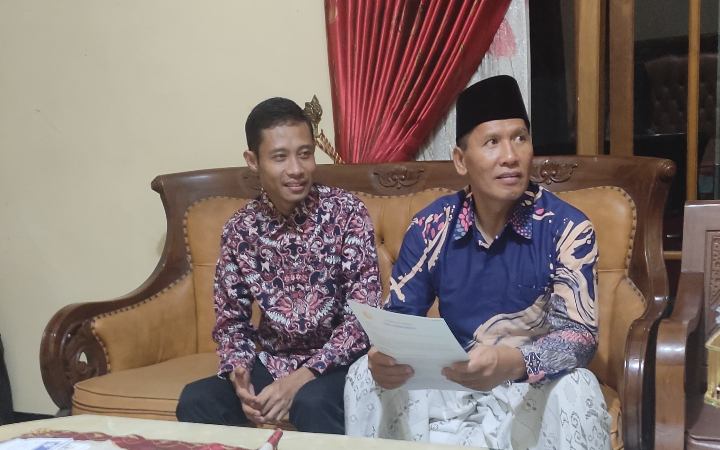 Evan Dimas Darmono saat berkujung ke rumah Wakil Bupati Tulungagung, Ahmad Baharudin, Jumat (14/6/2025) malam.