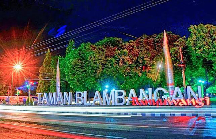 Saat malam menjelang, Banyuwangi menghadirkan sisi lain yang tak kalah menarik.  Bisa dapatkan pengalaman unik di sisi wisata dan kuliner.