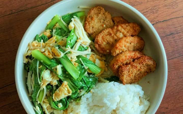 Bagi warga Tulungagung atau wisatawan yang sering merasa lapar di tengah malam, tak perlu khawatir soal pilihan makanan.