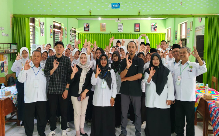 MTsN 6 Tulungagung menggelar kegiatan Diklat Jurnalistik dengan tema "Gema Suara MADNAM bersama Jawa Pos Radar Tulungagung", Senin (16/6/2025).