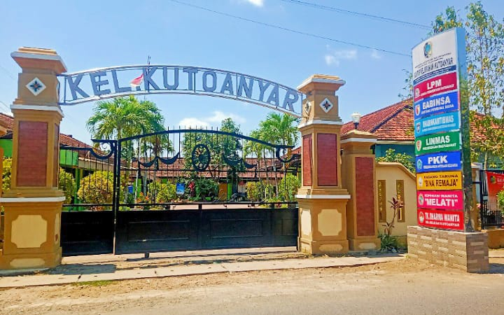 Terletak di kawasan yang kini menjadi bagian dari Kecamatan Tulungagung, Kuto Anyar dikenal sebagai daerah yang padat penduduk dan memiliki sejarah.