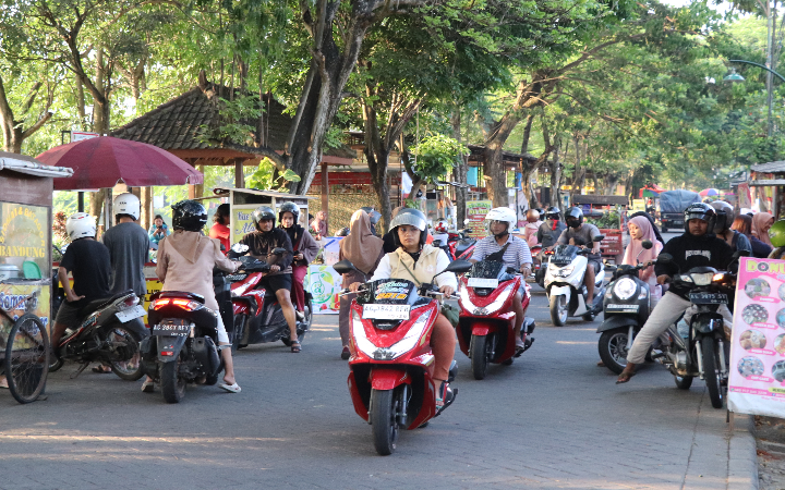 Lalu lintas semrawut di kawasan wisata kuliner Pinka menyita perhatian Pemkab Tulungagung, untuk mencari  solusi.