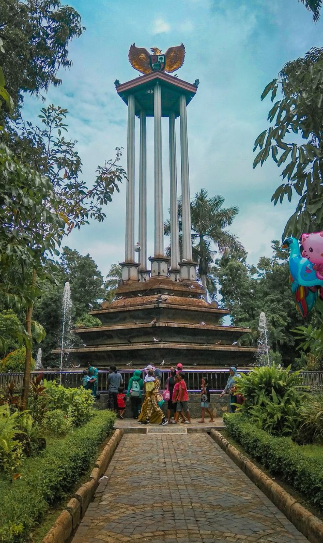 Tradisi sapaan yang nggak harus berdarah, tapi tetap akrab seperti keluarga kalau kamu main ke Tulungagung dan dengar anak muda dipanggil