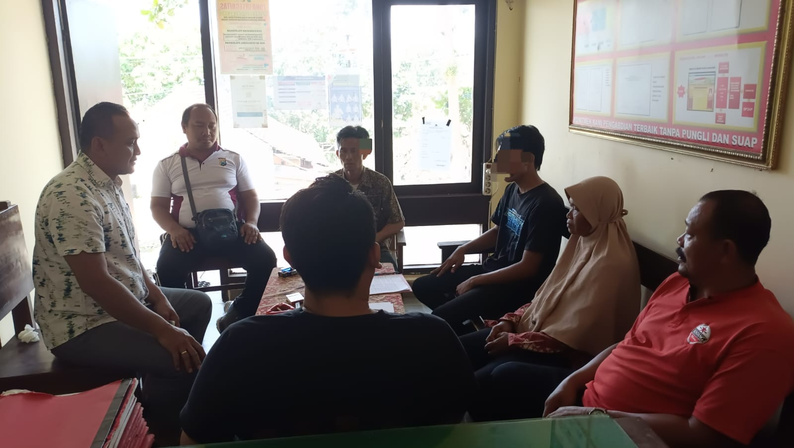 Kasus perkelahian antar warga yang terjadi di Desa/Kecamatan Tanggunggunung, berhasil diselesaikan melalui pendekatan restorative justice oleh Polsek Tanggunggunung, Polres Tulungagung.