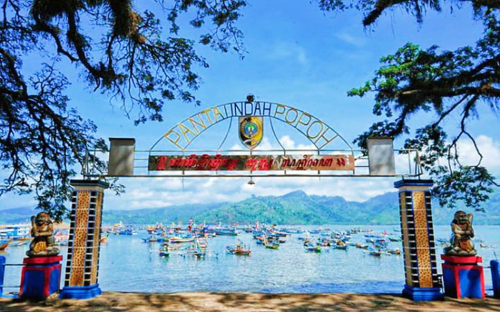 Di antara banyaknya destinasi wisata yang kini berkembang di Tulungagung, Pantai Popoh menempati posisi istimewa.