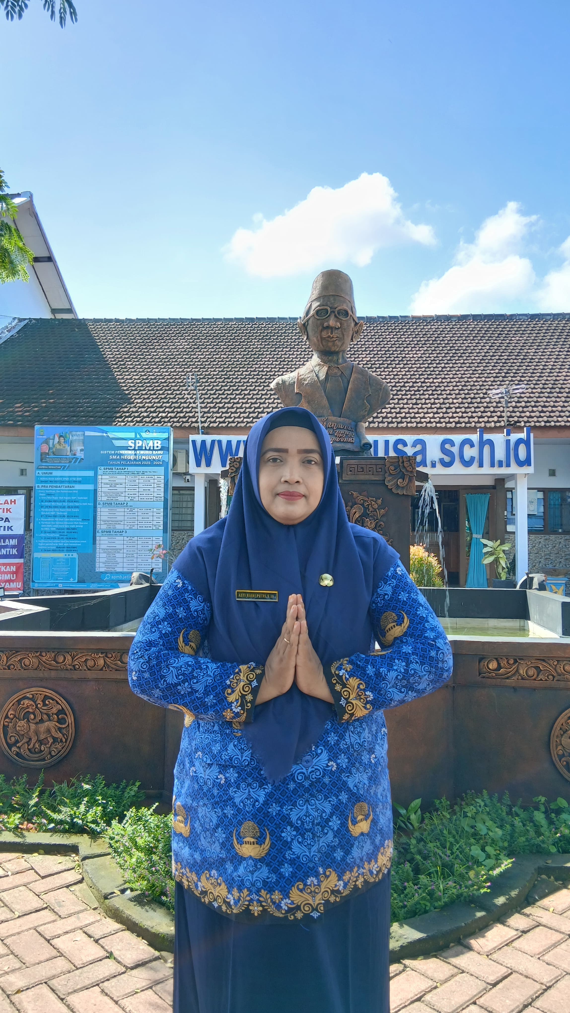 Asti Riani Putri adalah salah satu tenaga pendidik inspiratif di Tulungagung yang membuktikan bahwa semangat mengajar bisa menjadi kunci perubahan masa depan.