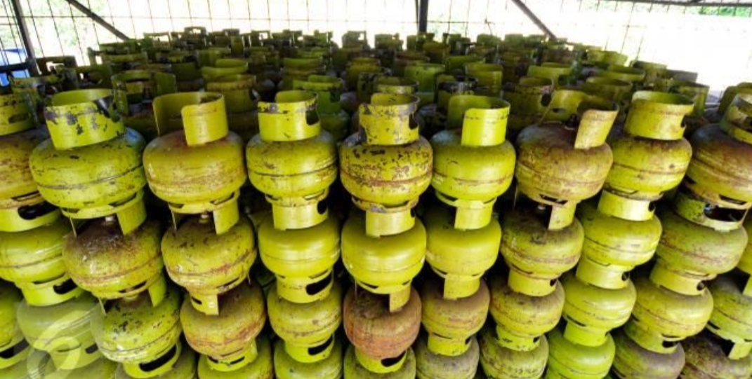 Meskipun terlihat sepele, memilih tempat membeli gas elpiji ternyata bisa membuat perbedaan yang cukup berarti bagi keuangan rumah tangga,