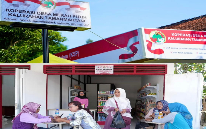 Sebanyak 80.002 Koperasi Merah Putih terbentuk dalam rangka memperkuat kemandirian ekonomi masyarakat desa dan kelurahan. Salah satunya Koperasi Merah Putih di Sleman, Yogyakarta.