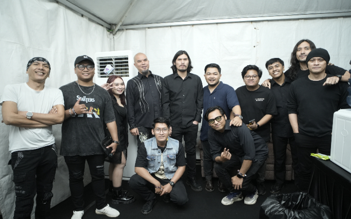 Band asal Tulungagung, Avogato, ketika berada di backstage sebuah konser musik dari Dewa 19 beberapa waktu lalu.