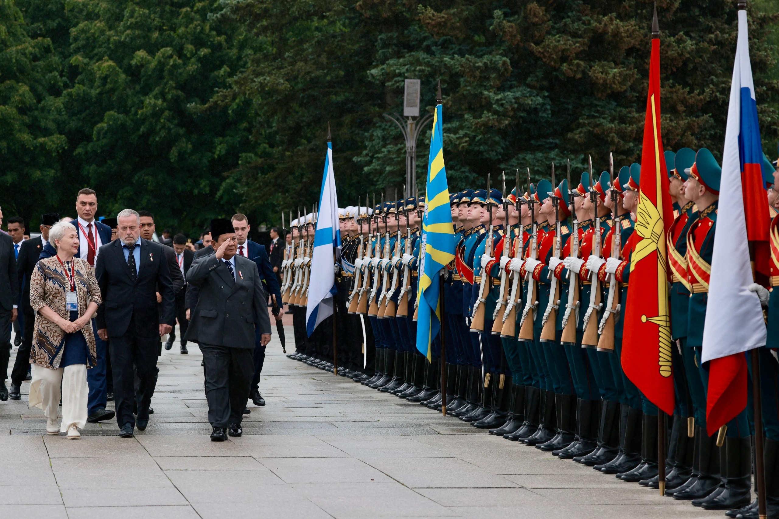 Presiden Prabowo Subianto tiba di Bandara Internasional Pulkovo, St. Petersburg, Federasi Rusia, pada Rabu (18/6/2023) sekitar pukul 17.50 waktu setempat.