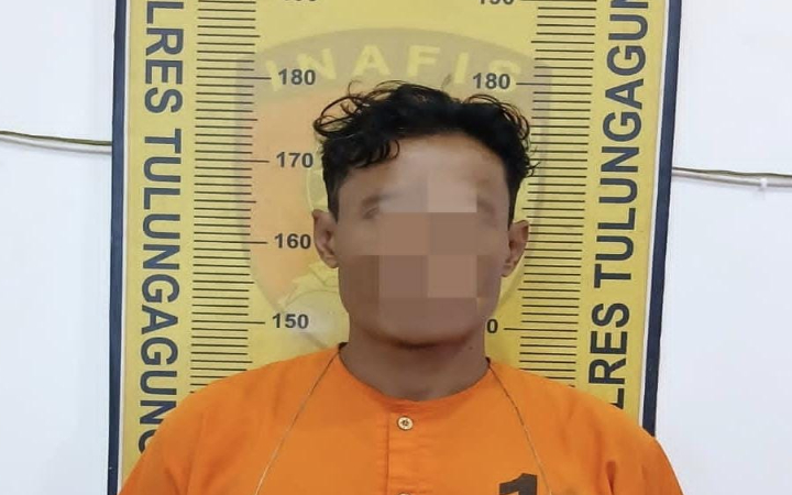 AS, 37, warga Desa Sumberagung, Kecamatan Rejotangan, Kabupaten Tulungagung, ditangkap atas dugaan penganiayaan.