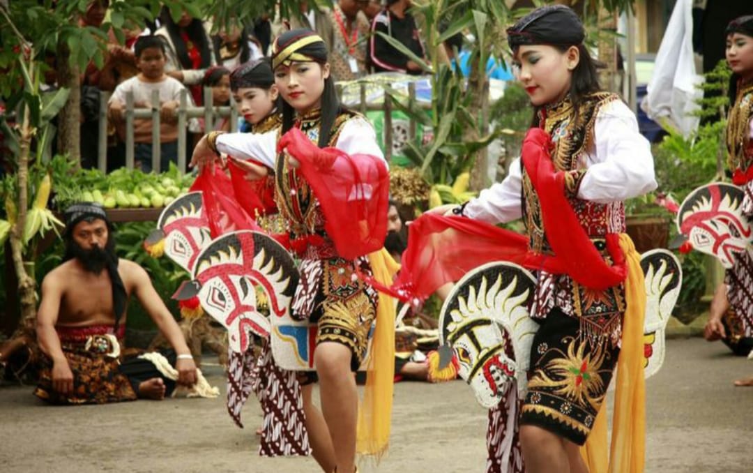 Jawa Timur bukan hanya dikenal dengan keindahan alam dan kulinernya, melainkan juga kaya akan warisan seni dan budaya, terutama seni tari.