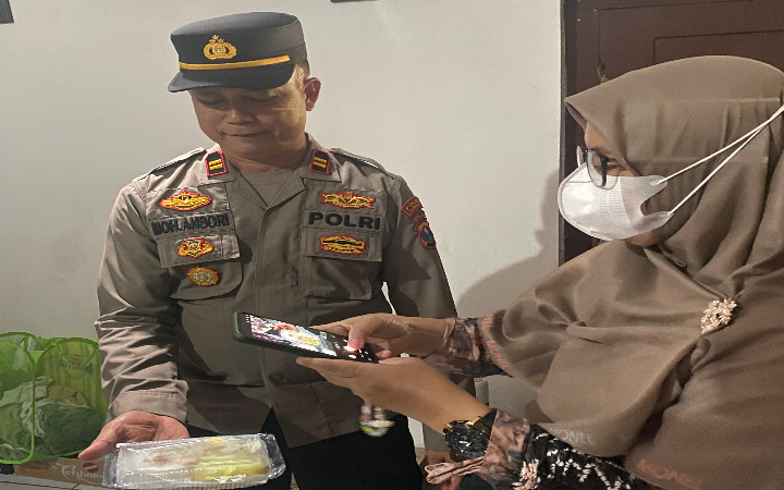 Dinkes Tulungagung kirim sampel makanan ke laboratorium RSUD dr Iskak dan BBLKM Surabaya, terkait keracunan di Desa Wonorejo, Kecamatan Sumbergempol.