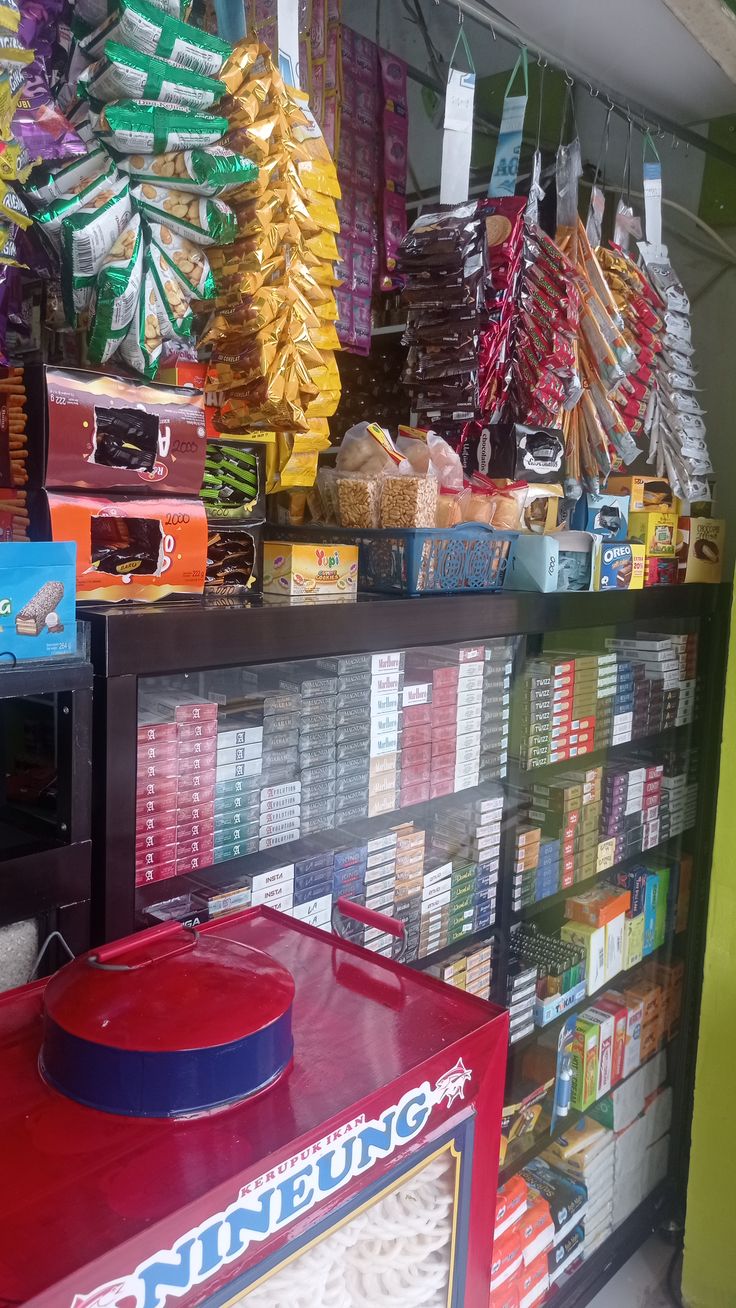 Warung Madura di Tulungagung tersebar di berbagai penjuru kota, terutama di kawasan yang lebih padat penduduk.
