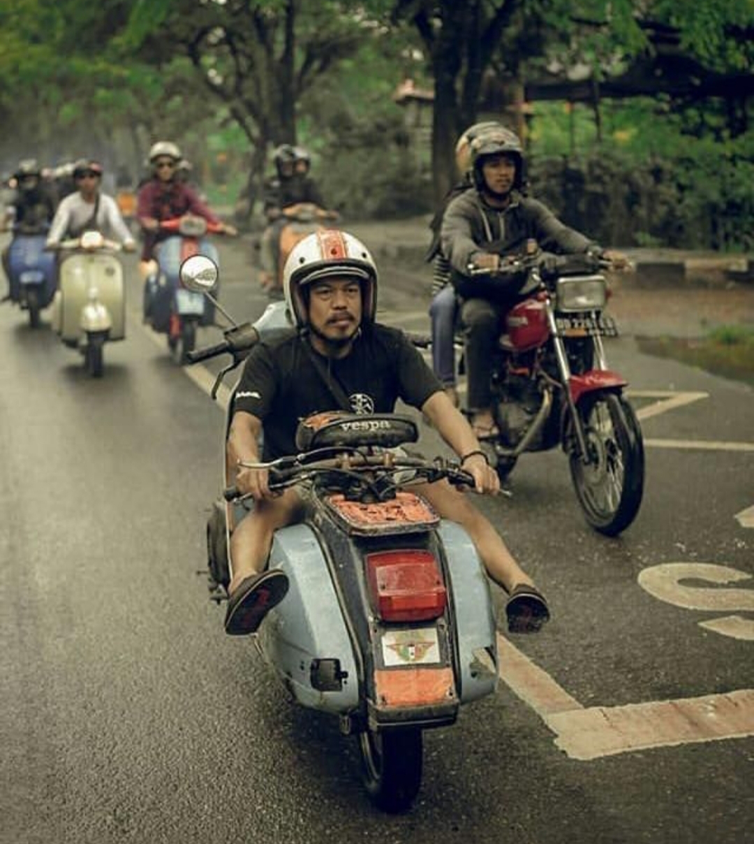 Apa sebenarnya yang membuat touring dengan motor klasik begitu digandrungi warga Tulungagung?