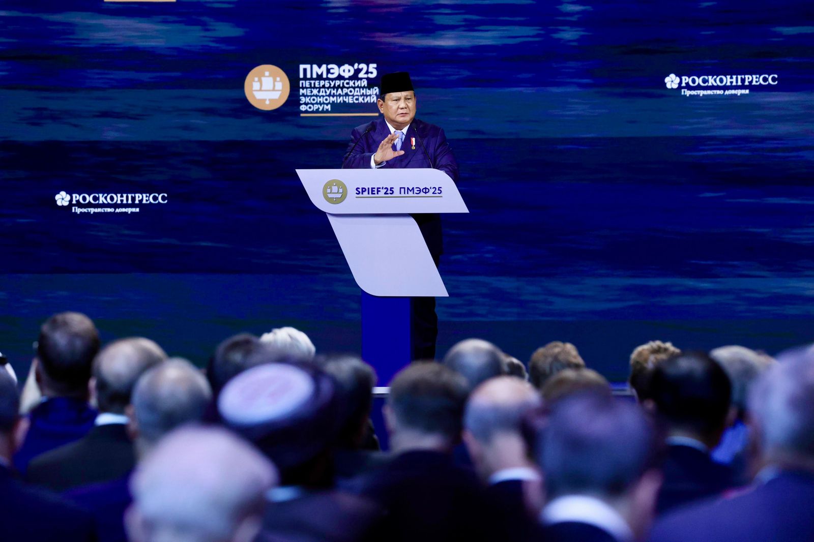 Presiden Prabowo Subianto, mencuri perhatian dalam Forum Ekonomi Internasional St. Petersburg (SPIEF) 2025 di Rusia, Jumat (20/6/2025).